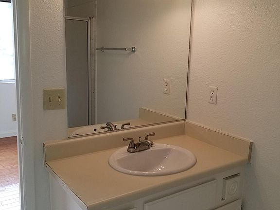 4th image of 860 N Sloan Ln APT 204