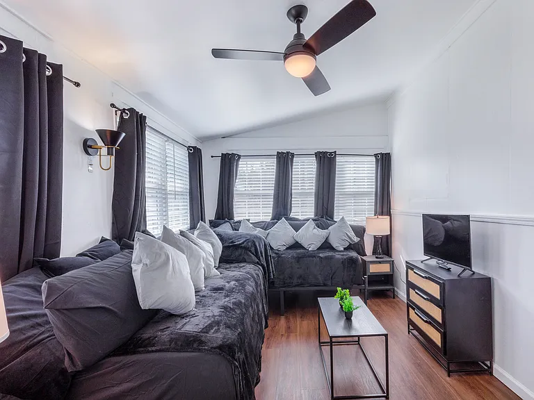 6042 Hancock Ave — Photo 23
