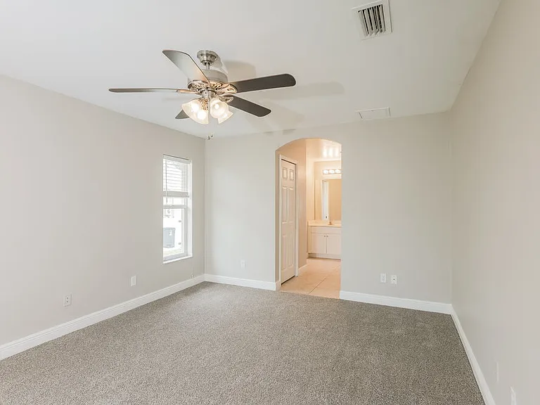 1110 SE 20th Ct — Photo 8