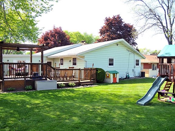 3rd image of 7910 N Fairway Pl