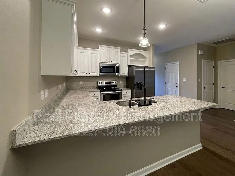 17414 Berkshire Dr — Photo 2