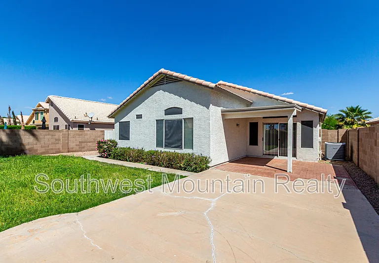 881 E Baylor Ln — Photo 31