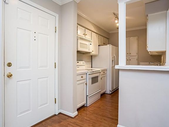 4th image of 23313 Plantation Dr NE