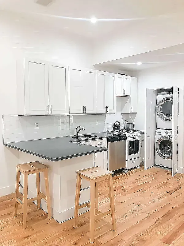 494 Hart Street — Photo 4