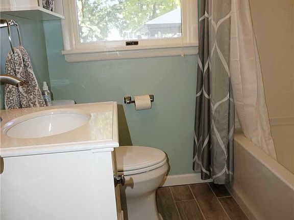 5th image of 37 Richard Ave