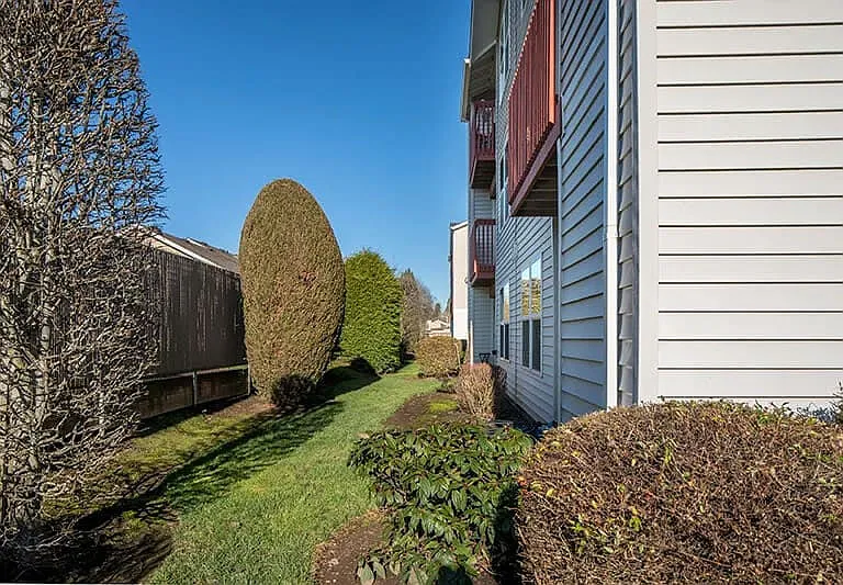 THE VILLAGE AT ELLIOT SQUARE — Photo 14