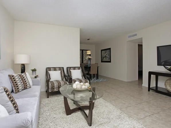 La Estancia Apartments