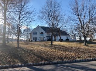 5 Four Seasons Dr, Flemington, NJ 08822