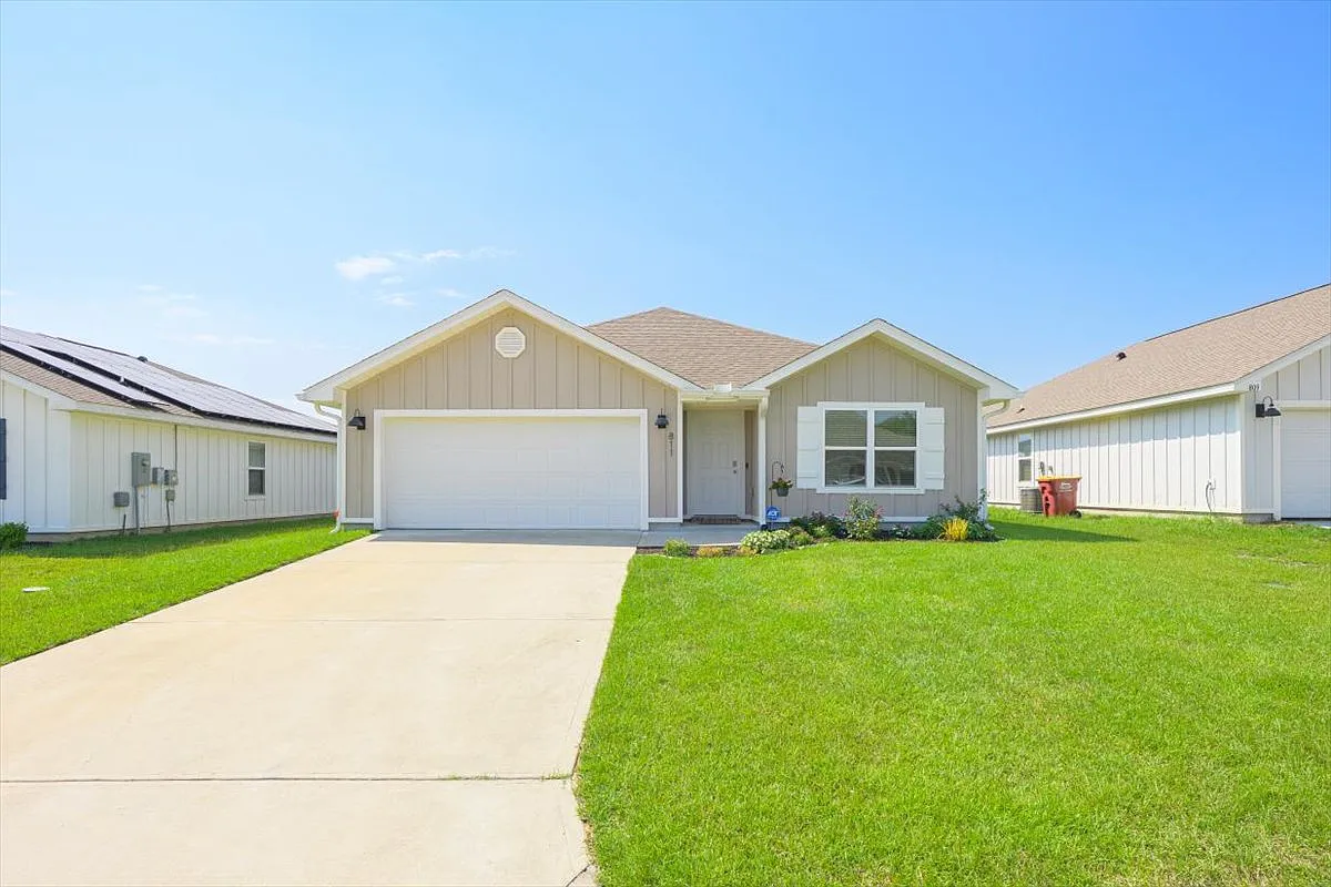 4 bed, 1787 sqft, $2,350 — Photo 1