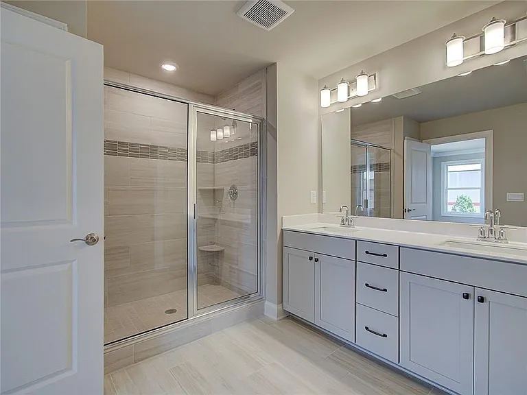 1095 Knoxboro Ln — Photo 12