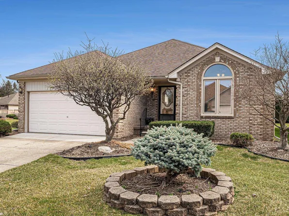 15884 Bridal Path Ct, Clinton Township, MI 48035