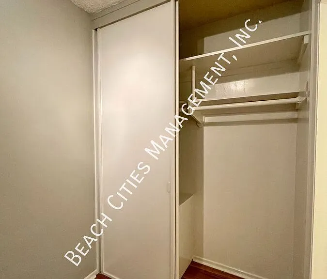 2033 E 3rd St #1B — Photo 38