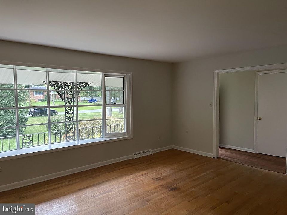 2nd image of 5255 Carmelite Dr