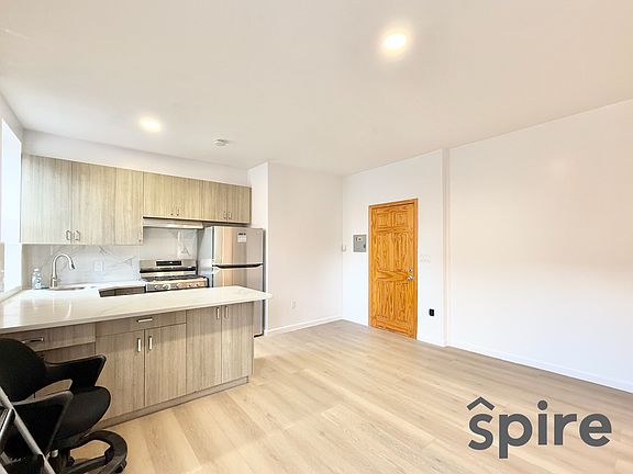 2nd image of 285 Smith St Floor 1