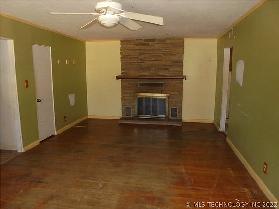 4th image of 1402 N 75th East Ave