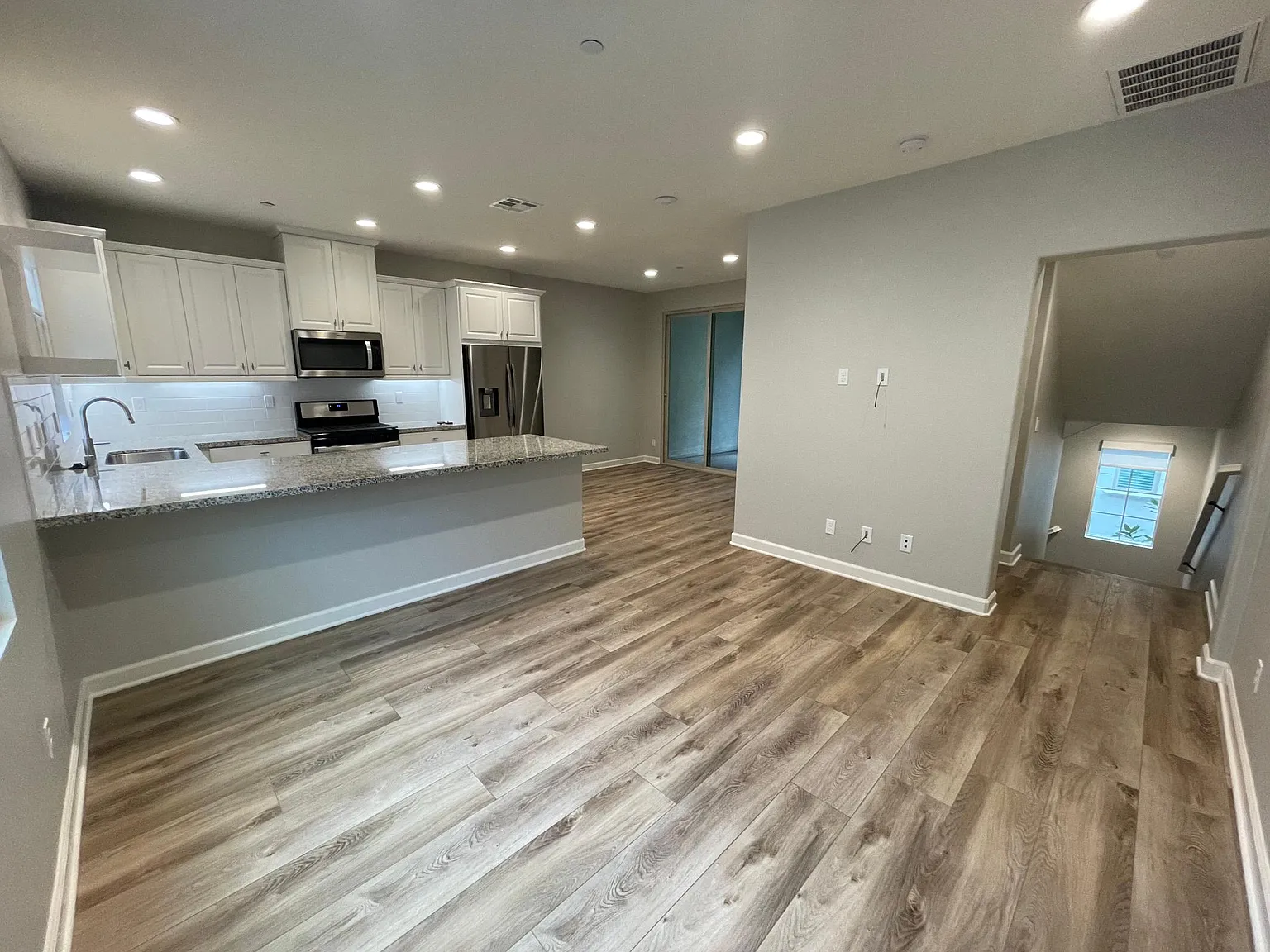 2 bed, 1305 sqft, $3,495 — Photo 4