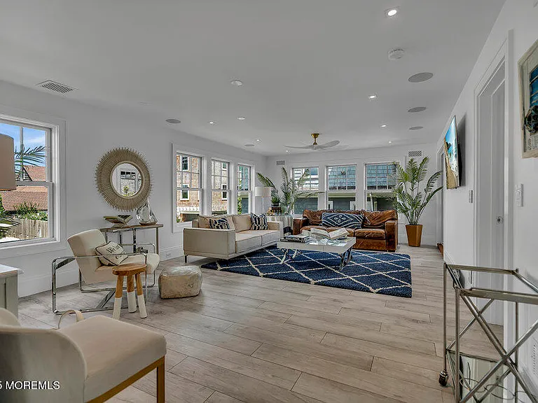 985 Ocean Ave — Photo 13