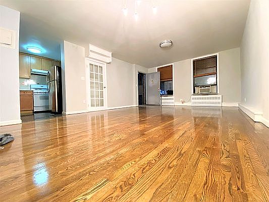 2nd image of 256 Bedford Ave #2