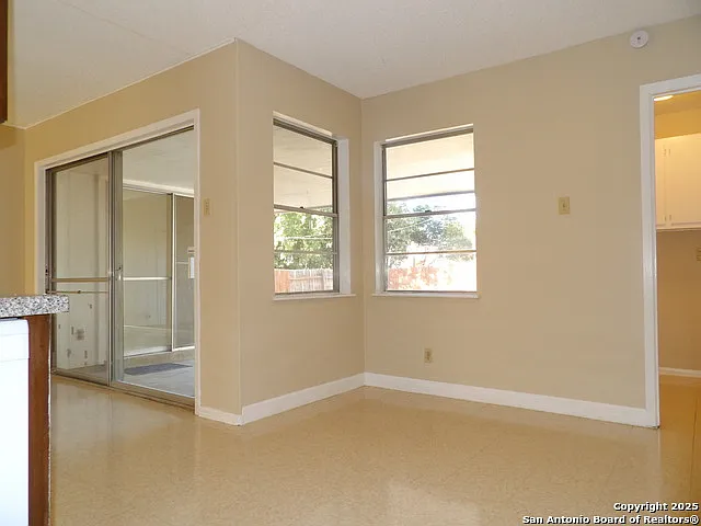 5637 Walzem Rd — Photo 6