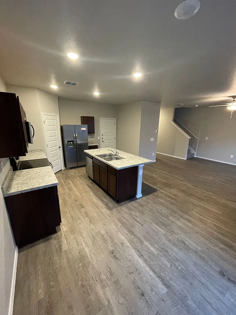 Coming Soon! Modern 3-Bedroom, 2.5-Bath Home in Scotts Hollow | Pre-Leasing Now — Photo 4