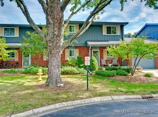 1095 Whitchurch Ct, Wheaton, IL 60189