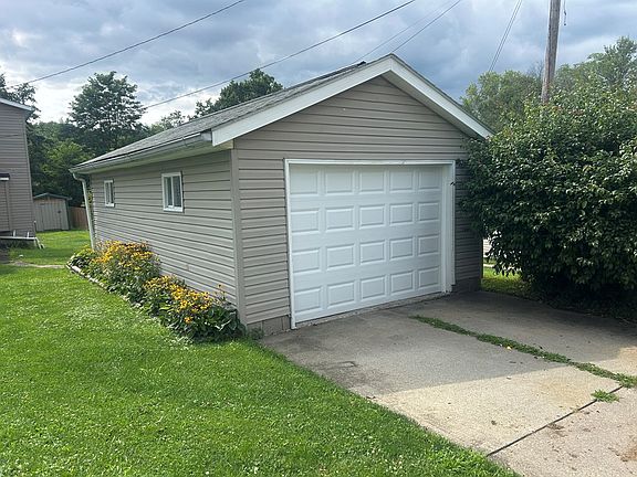 3rd image of 1404 Morris St