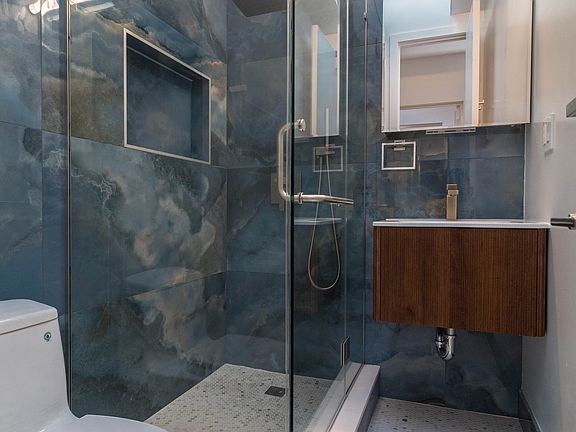 5th image of 122 E 37th St #7