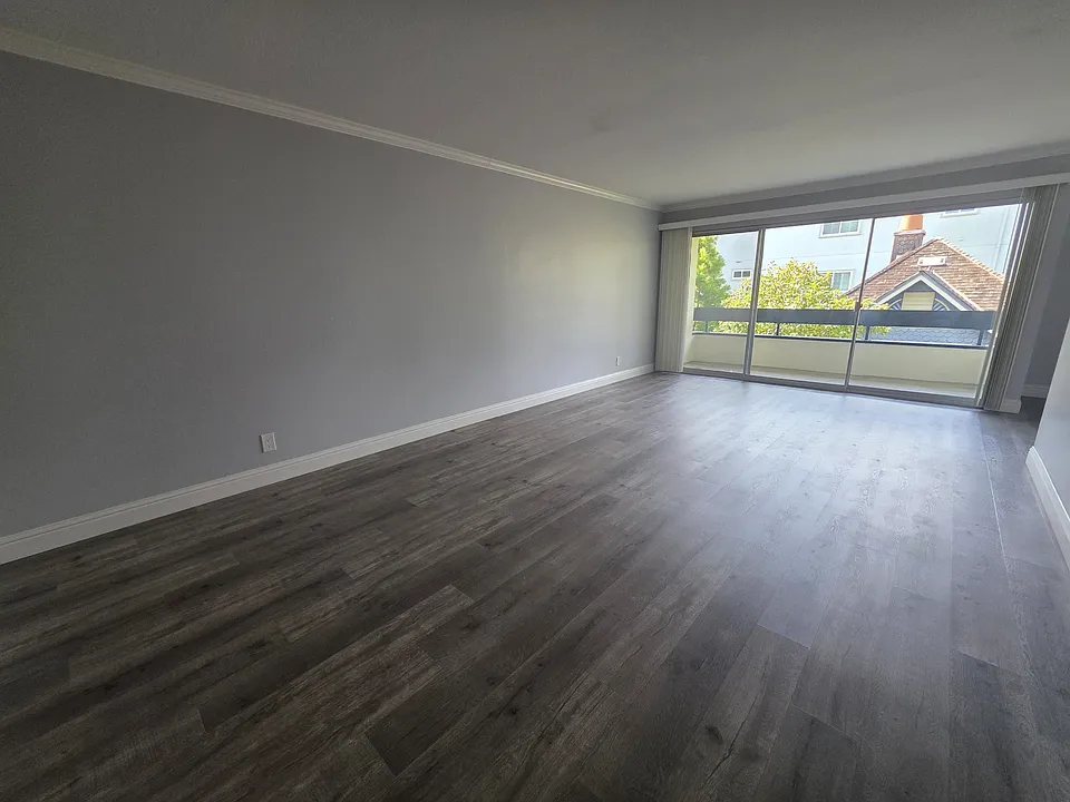 131 Elm St #302