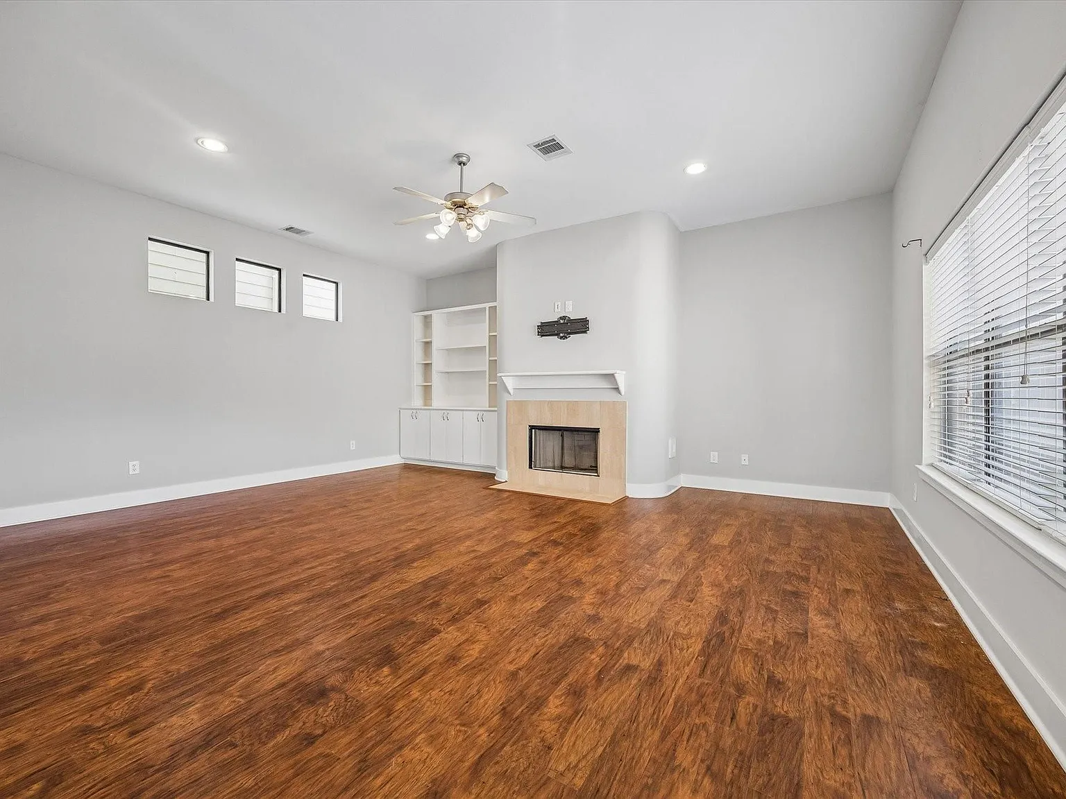 3 bed, 2.5 bath, 2234 sqft, $3,000 — Photo 3