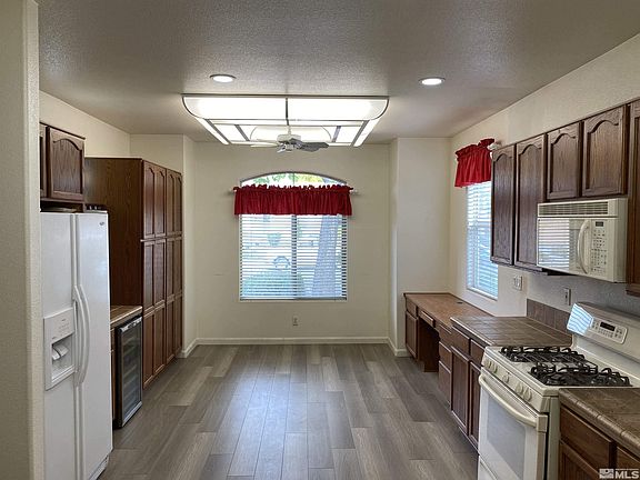 3rd image of 2059 Avella Dr