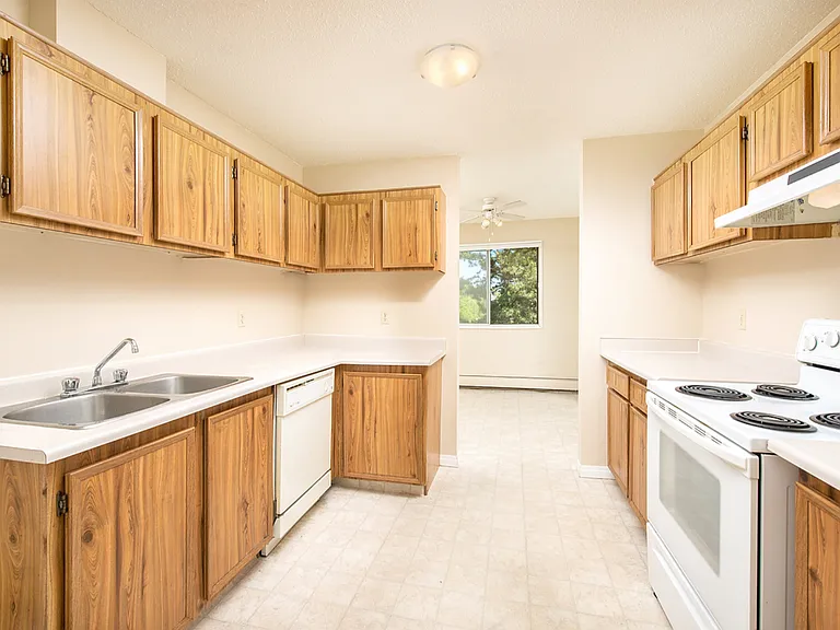 10610 87th St NW — Photo 5