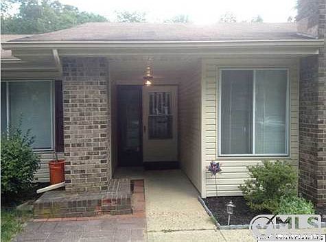 3rd image of 81 Buckingham Dr