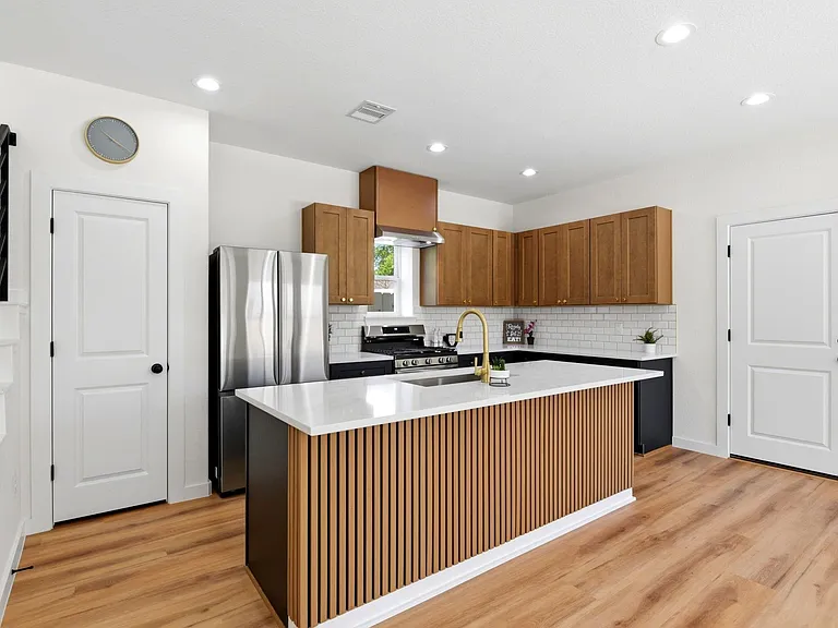 6113 Haight St — Photo 13