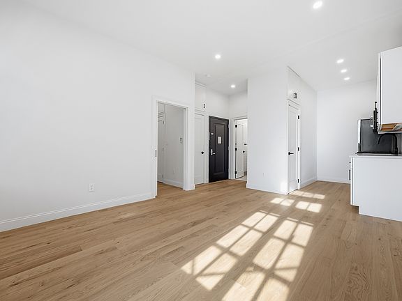 3rd image of 57 Christopher St APT 3A