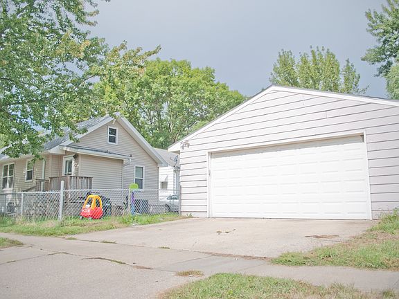 2nd image of 2130 S Helen St