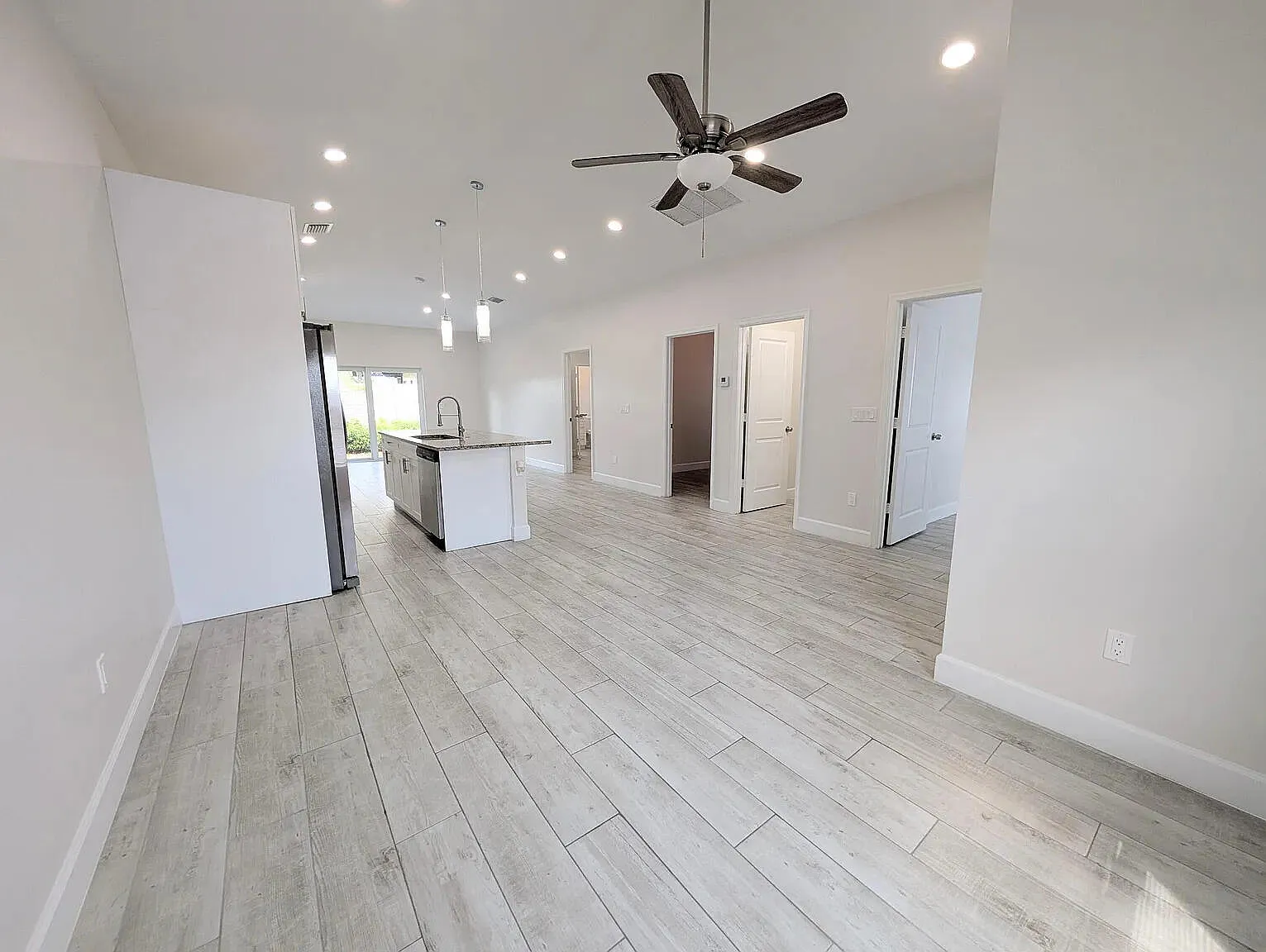 3 bed, 2.0 bath, 1180 sqft, $2,250 — Photo 4