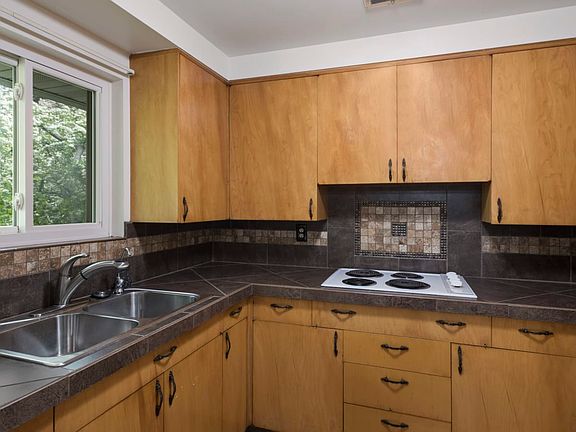 2nd image of 163 N Pinehurst Ave