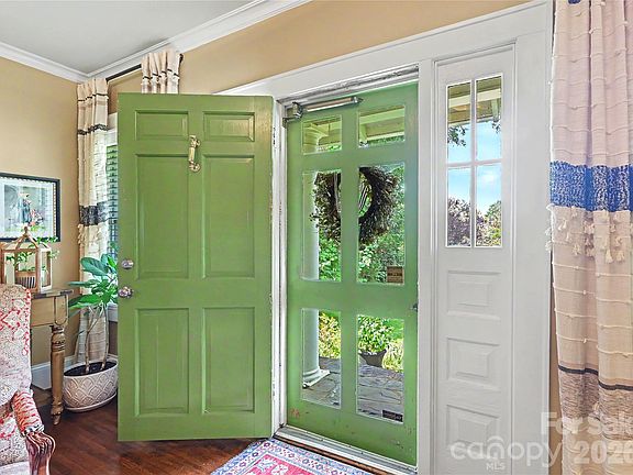 4th image of 2527 Sharon Rd