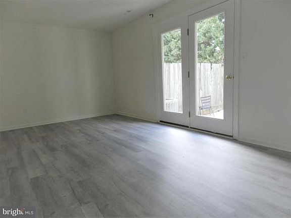 2nd image of 705 Catalpa Ct