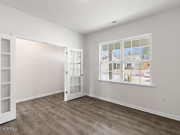 4th image of 1001 Montford Drive