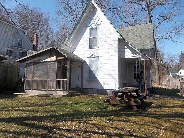 2nd image of 32 Bixby St