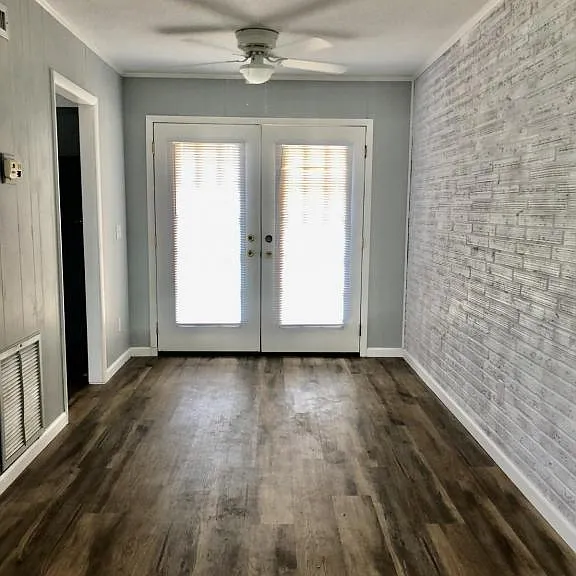 380 S Daleville Ave #F — Photo 2