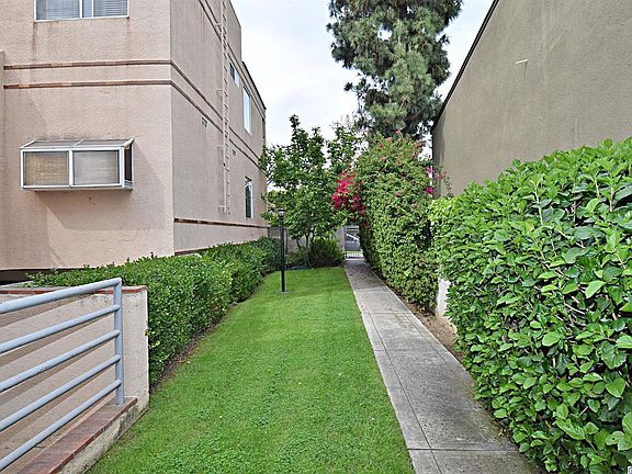 3rd image of 1139 El Centro St APT A