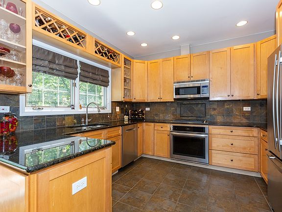 3rd image of 5019 Commonwealth Ave #5019