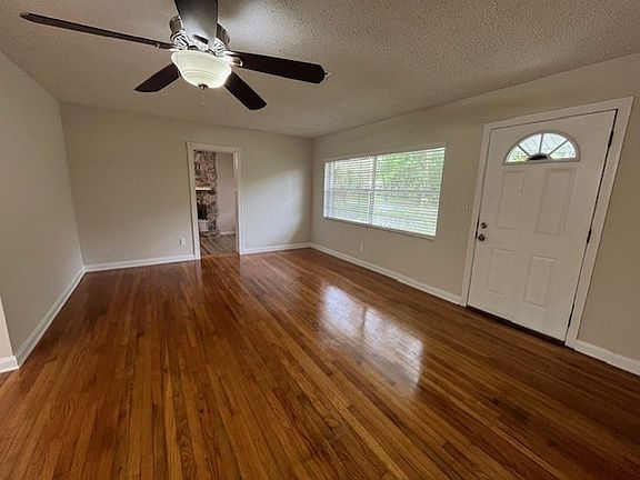 2nd image of 819 NE 13th Ave