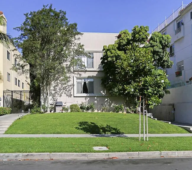 849 S Plymouth Blvd — Photo 13