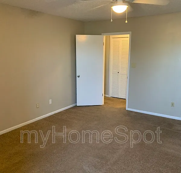 4828 Huron Dr — Photo 14