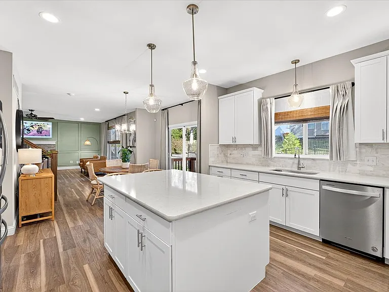 415 Filipp Ln — Photo 35