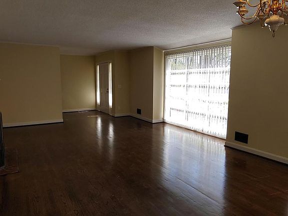 3rd image of 1033 Hook Ave