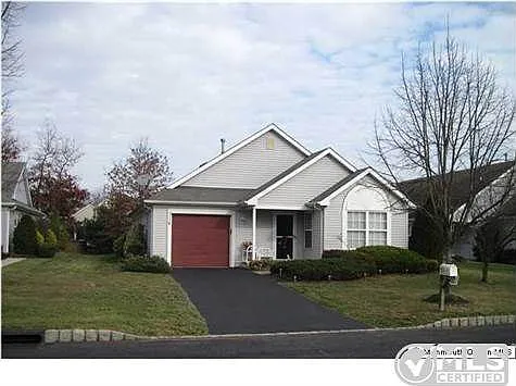 34 Pine Hollow Ln photo 1